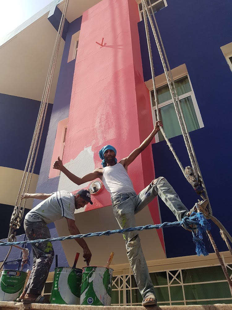 Tractor Boys Schools Group - دوار الرويس