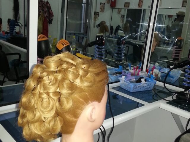 Ecole Professionnelle De L'academy D'esthetique Et De Coiffure